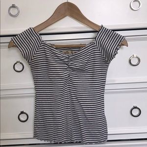 ✰ cute hollister shirt!